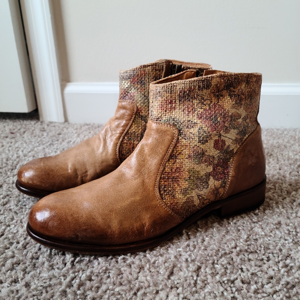 Sundance Golden Tapestry Boots Size 8 - Picture 6 of 8